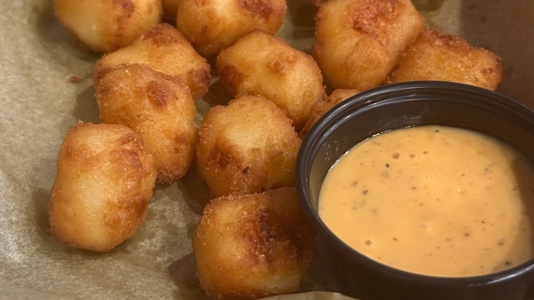 Cheddar Cheese Curds and sauce