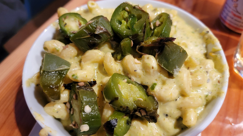 Macaroni and cheese with jalapeños