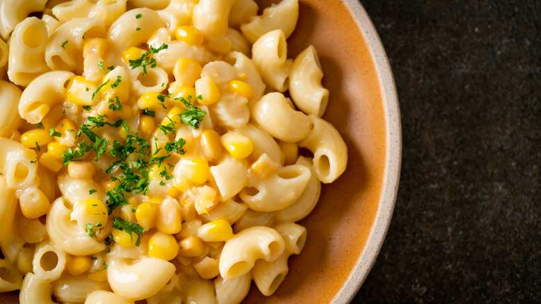 Macaroni and cheese with corn