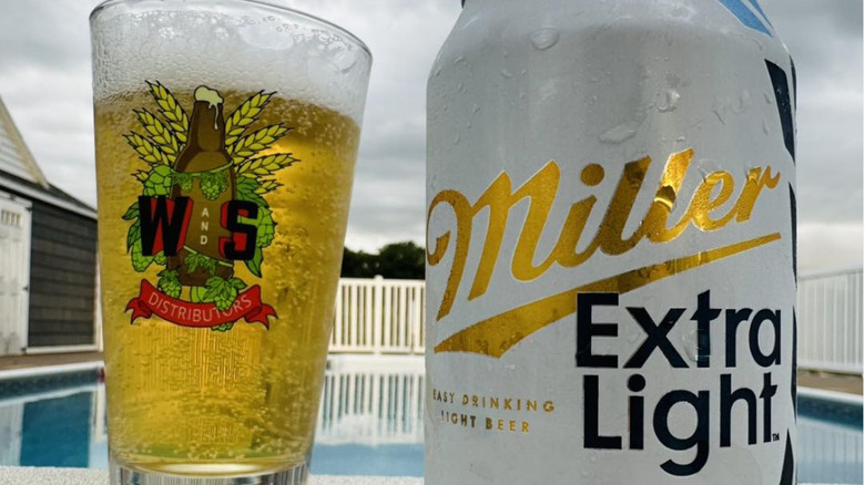 Miller Extra Light in glass with can