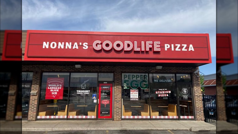 The exterior of the Nonna's GoodLife Pizza shop in Crestwood, Illinois during the day