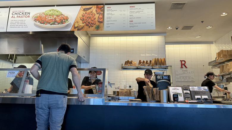 person paying for thier Chipotle order at the cashier