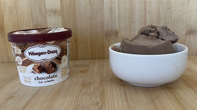 Container of Häagen-Dazs chocolate ice cream