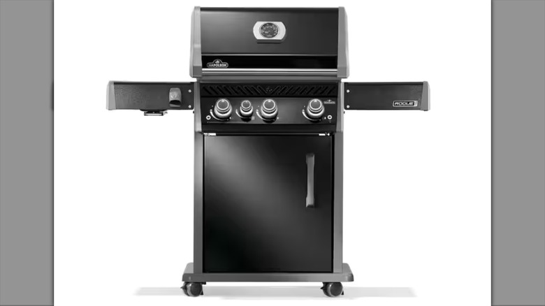 Napoleon Rogue PRO 425 gas grill on white background
