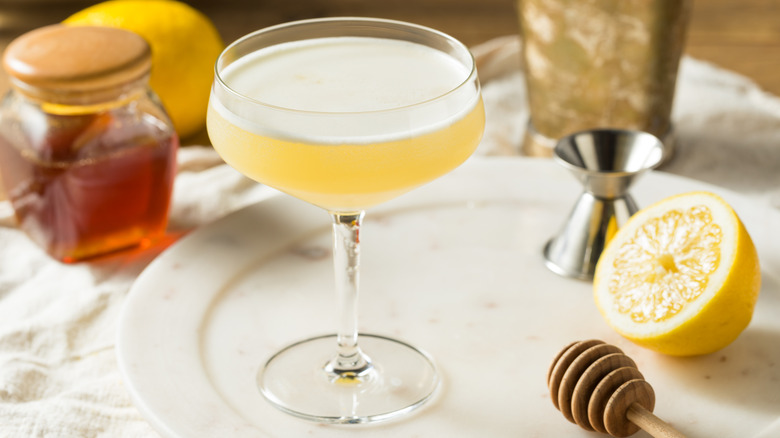 Bee's Knees cocktail with lemon and honey