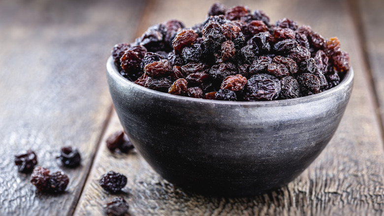 raisins in a grey ceramic bowl