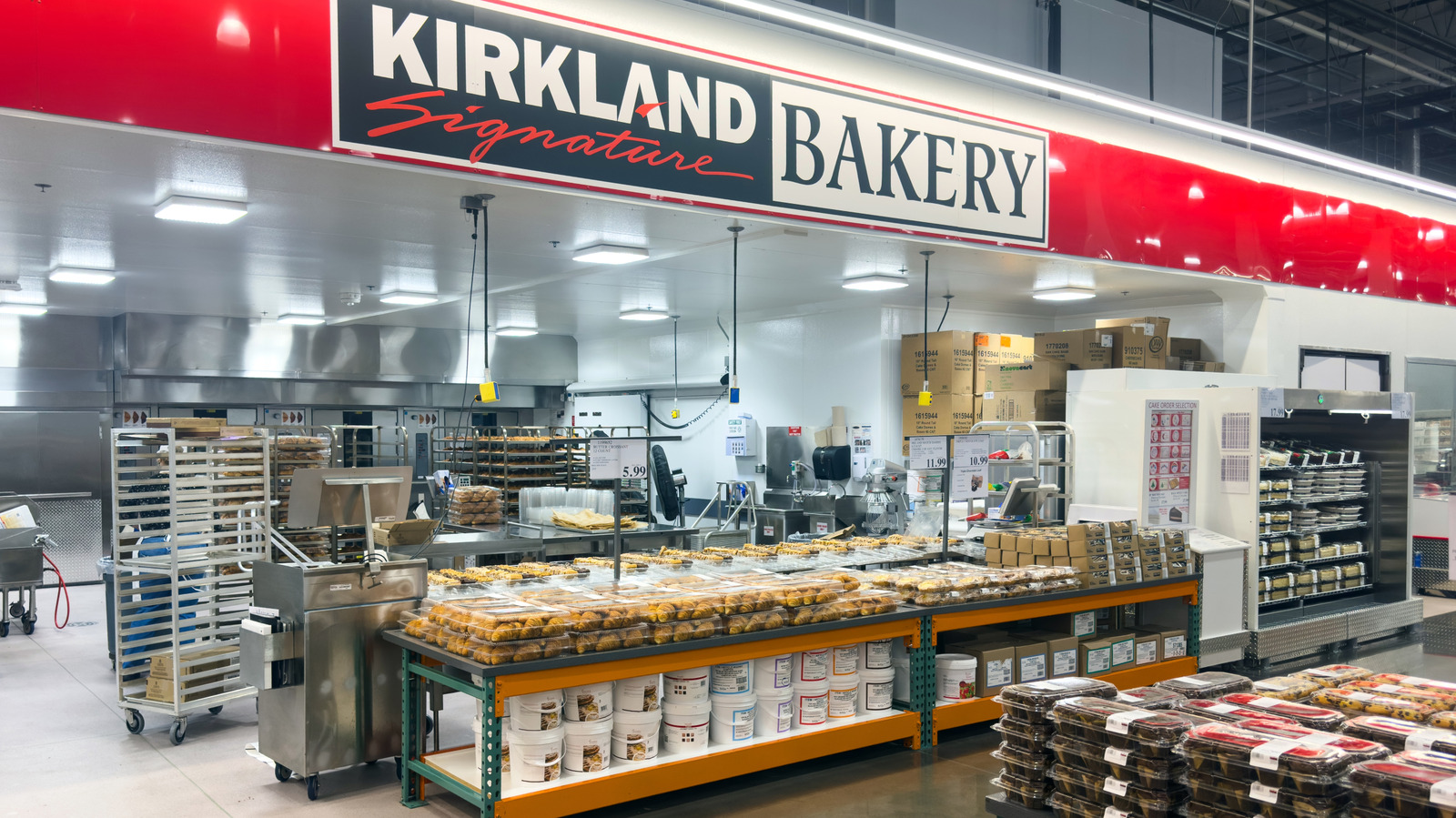 Costco's New Ice Cream-Inspired Dessert Has Customers Running To The Bakery