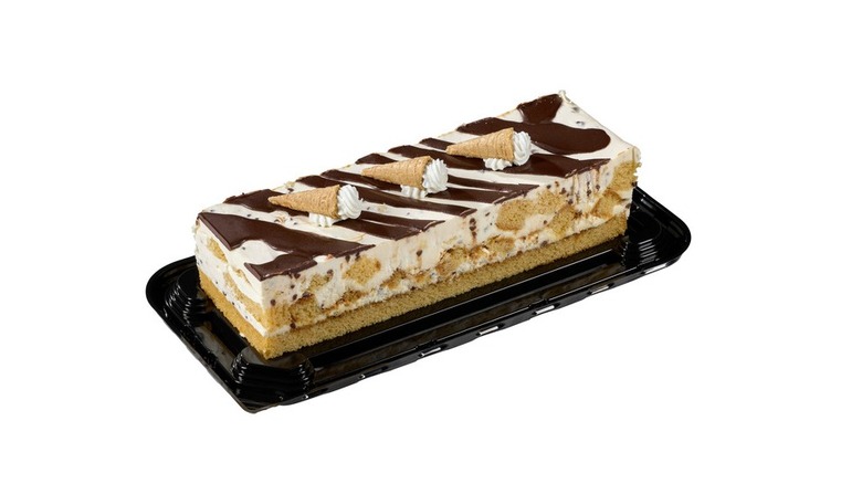 A product image of Costco's waffle cone bar cake on a white background.