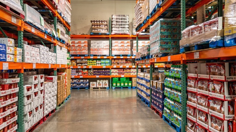 An empty aisle in Costco.