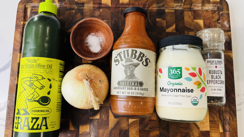 Ingredients for deluxe 3-ingredient burger sauce
