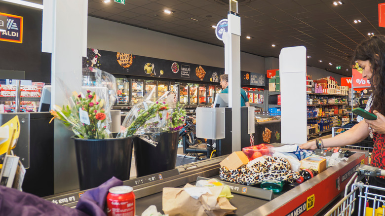 An Aldi checkout line