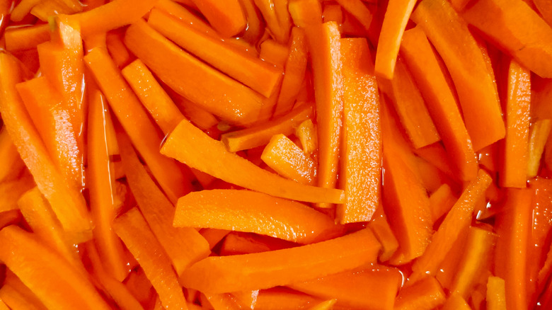 Carrot sticks, julienned carrots.
