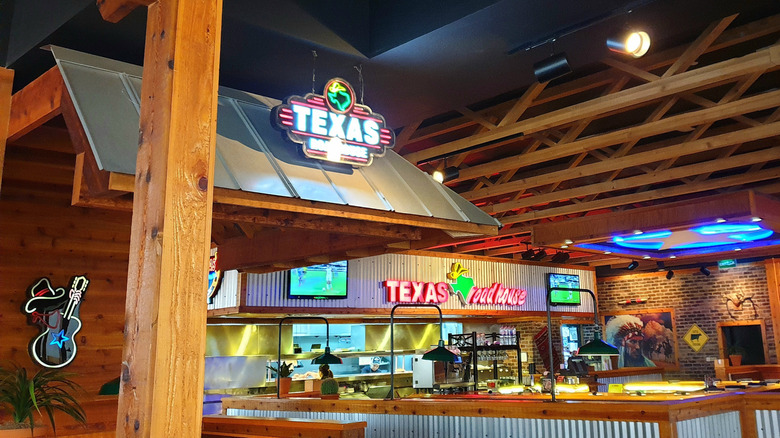 Texas Roadhouse interior view