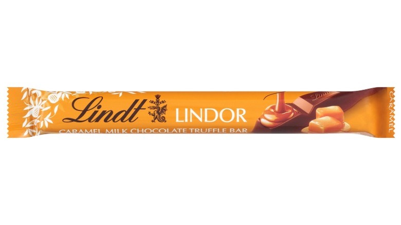 Lindor Caramel Milk Chocolate Bar on a white background.