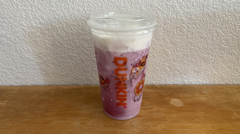 Berry Moonlight Daydream Refresher on wooden table.