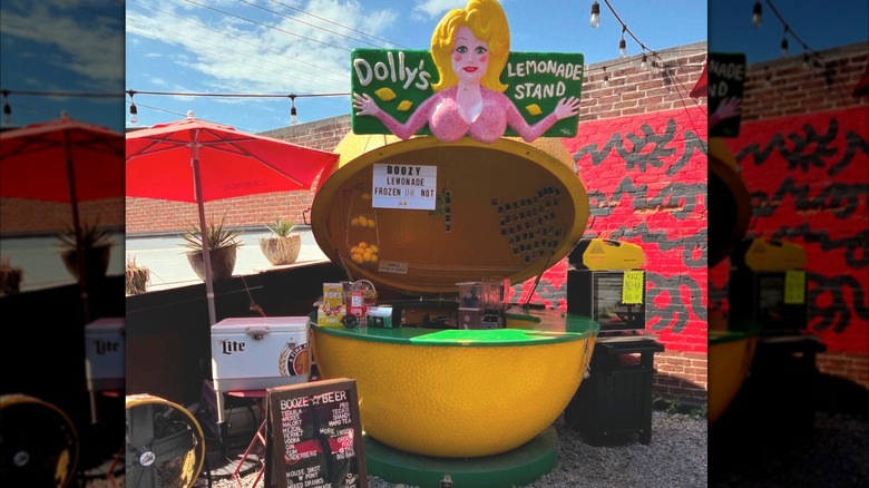 Dolly's Lemonade Stand patio bar at Dino's Nashville