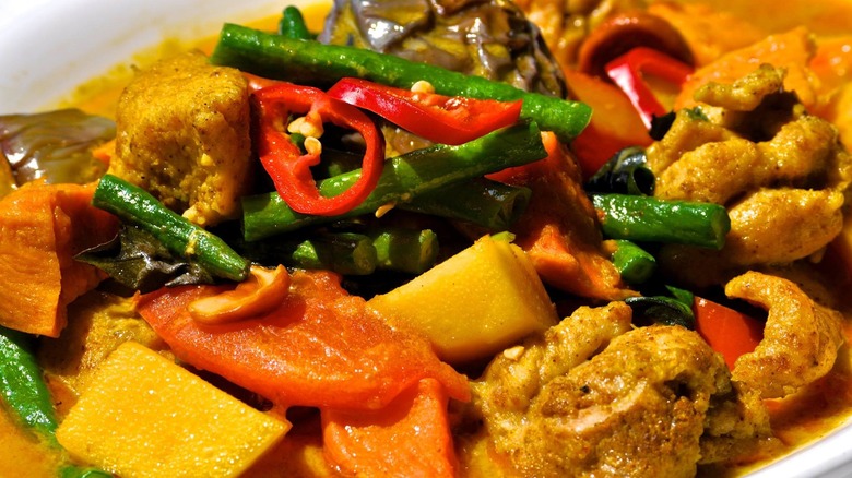 Cari ga at Le Colonial