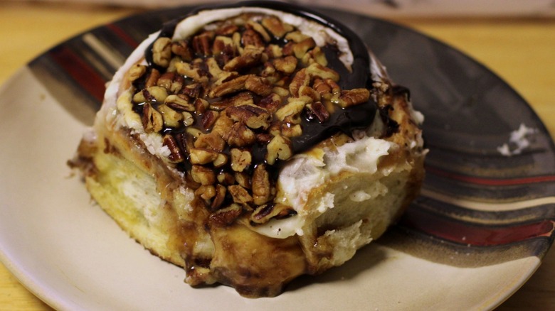 A Cinnabon TurtleBon on a plate