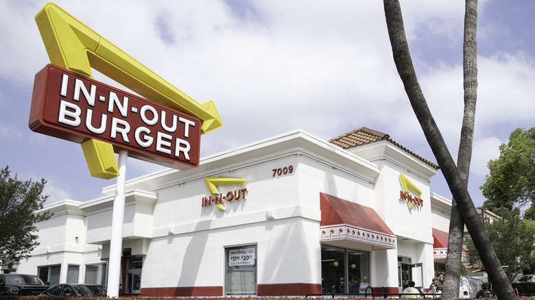 Exterior of an In-N-Out Burger