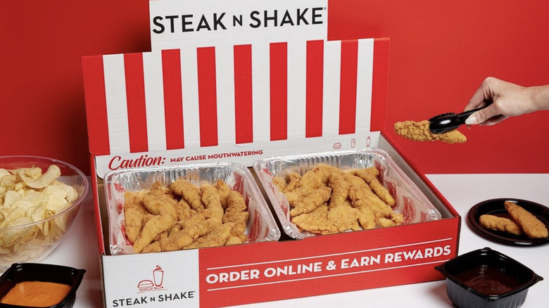 Steak 'N Shake chicken finger box