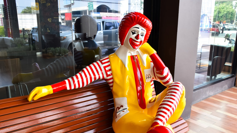 Statue of Ronald McDonald on a bench