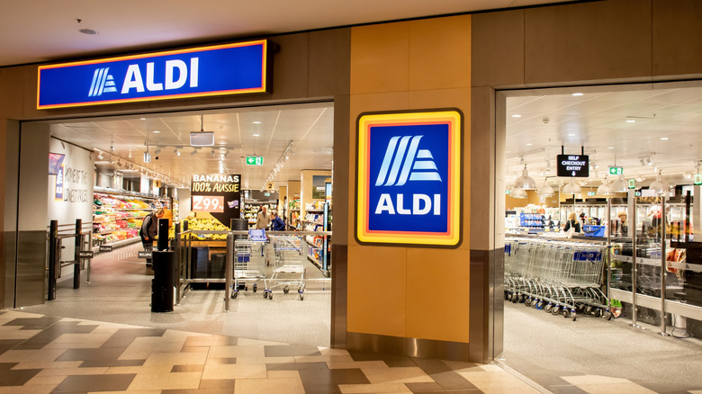The entrance to an Aldi in Australia.