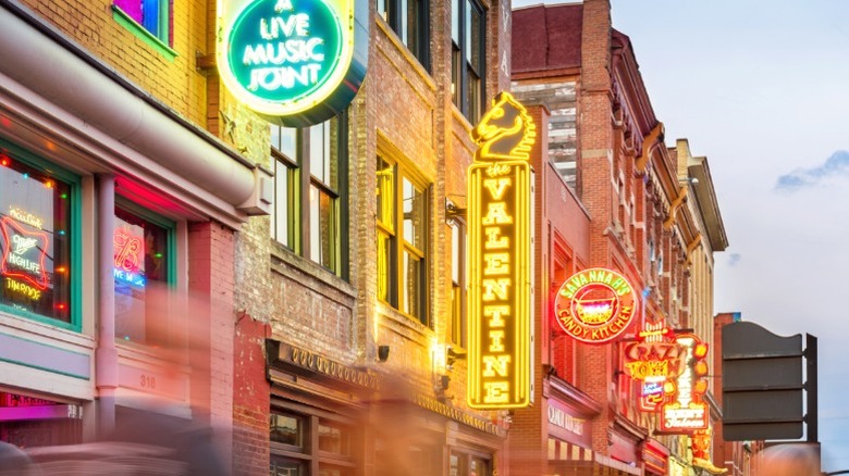 Neon signs advertising restaurants in Nashville.