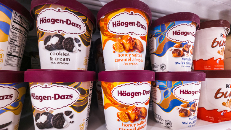 Pints of Häagen-Dazs ice cream on a grocery store shelf.