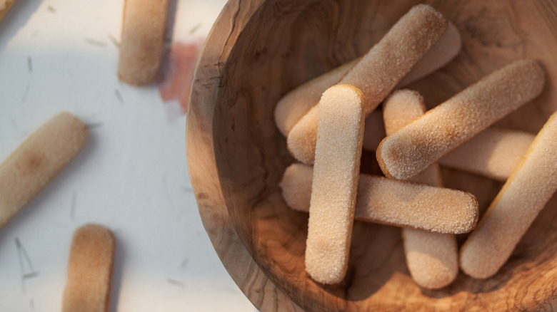 Ladyfingers in a wooden bowl
