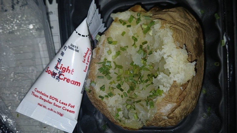 Wendy's baked potato with chives and sour cream packet