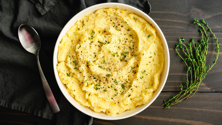 roasted garlic mashed potatoes in a white bowl