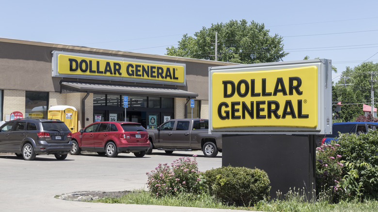 Dollar General exterior on a sunny day