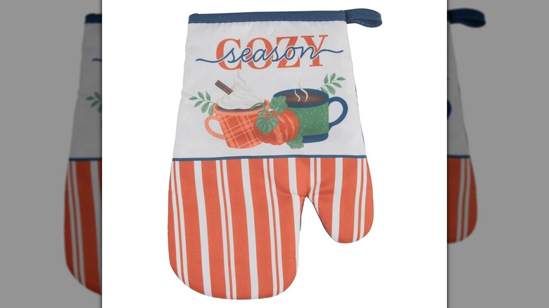 Perfect Harvest Halloween 'Cozy Season' Printed Oven Mitt