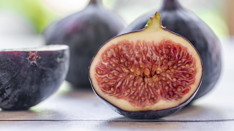 A fig sliced in half with the pulp showing