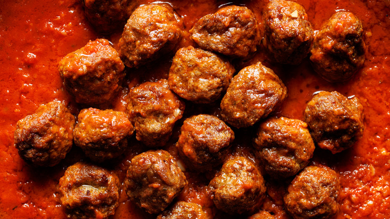 Meatballs in tomato sauce