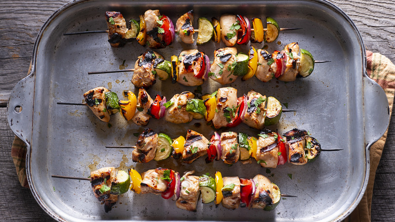grilled chicken kebabs with zucchini and bell peppers