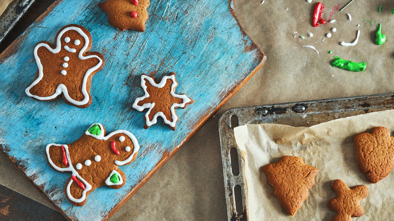 A person decorates gingerbread cookies for Christmas