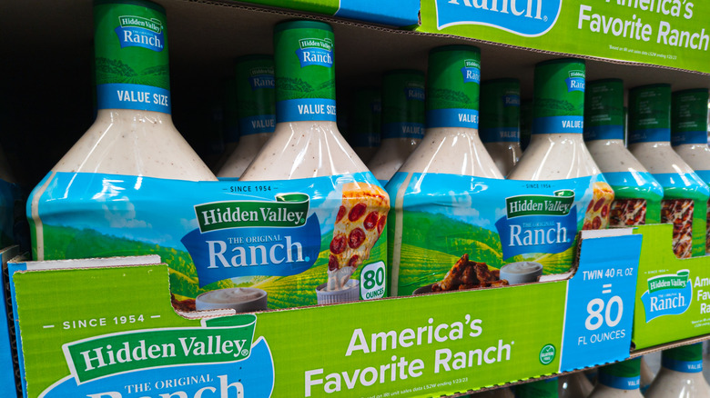 hidden valley ranch dressing on grocery store shelf