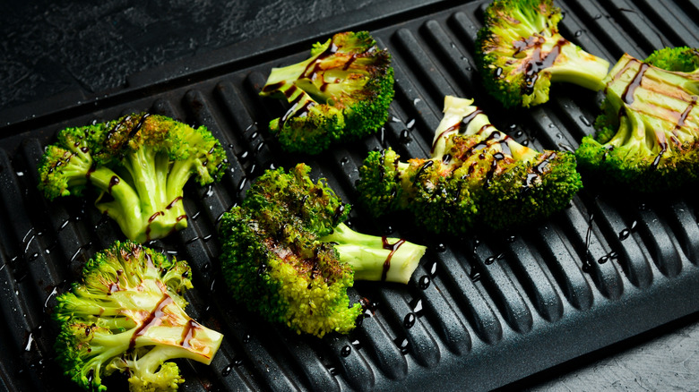 Green broccoli cooked on an electric grill.