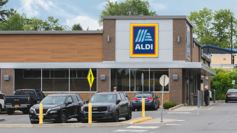 Aldi storefront and parking lot on sunny day