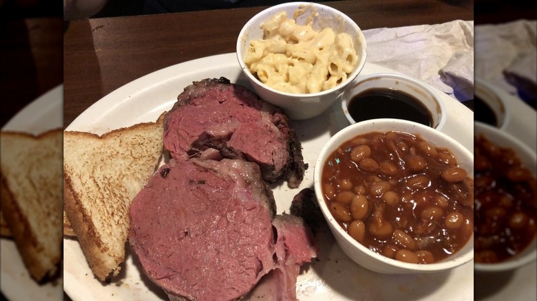 Prime rib dinner with mac and cheese, baked beans, and toast at Bite Me BBQ restaurant