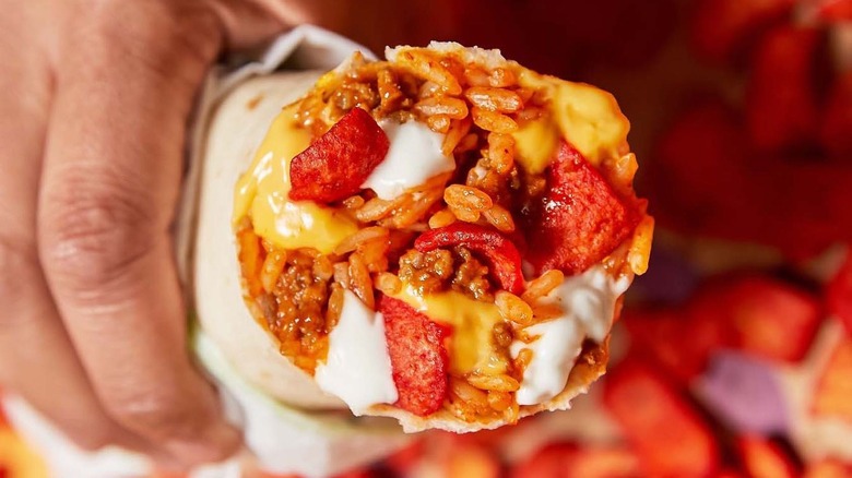 a Taco Bell beefy crunch burrito