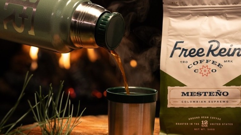 Thermos pouring coffee into cup