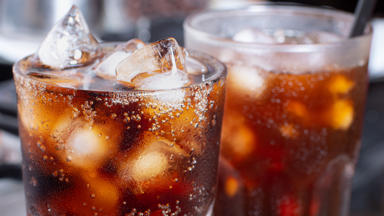 two glasses of soda with ice