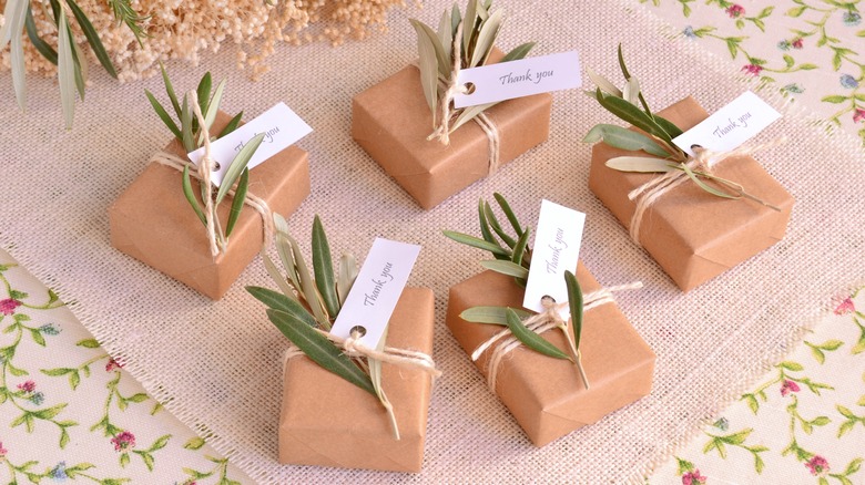 Little gifts with thank you notes