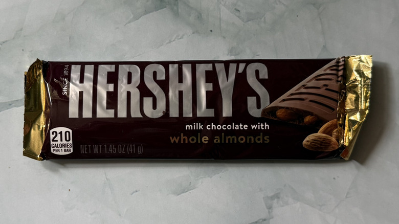 Hershey's Milk Chocolate with Almonds bar