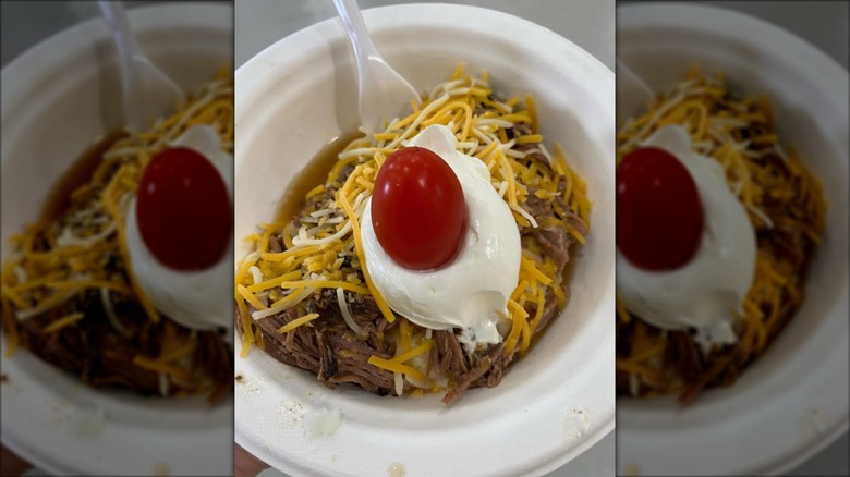 A hot beef sundae served in takeout packaging.