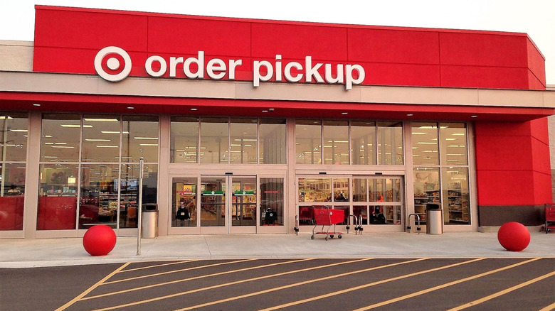 Target order pickup section