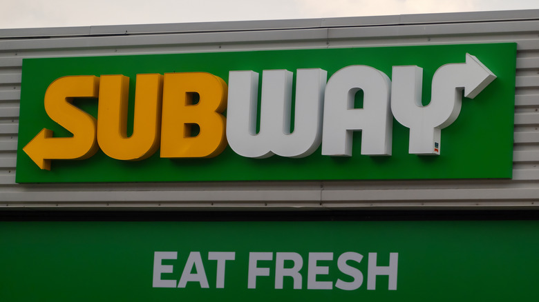 Subway eat fresh sign