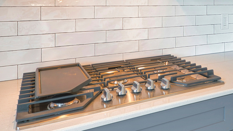 Built-in stovetop griddle